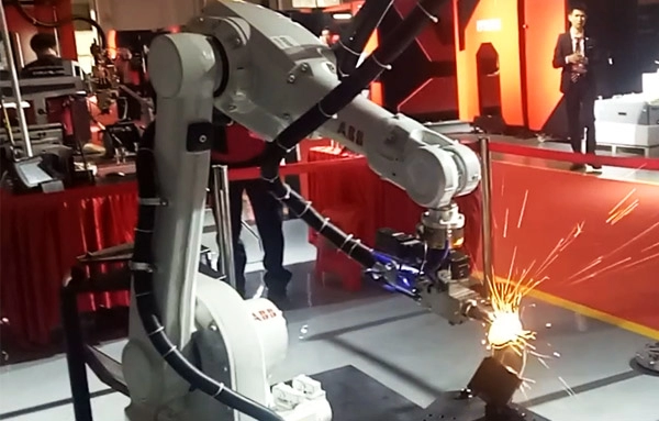 3D-Roboterarm-Laserschneidmaschine zum Schneiden und Schweißen von Rohren und Rohren