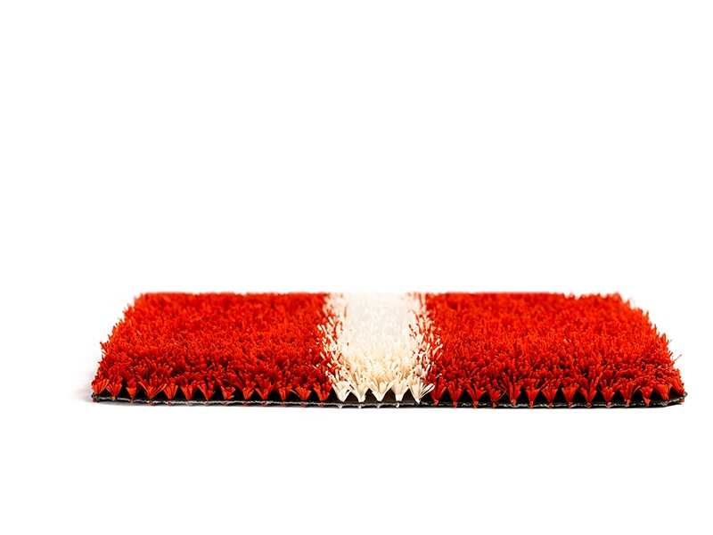 Laufverfolgung auf rotem und weißem Kunstrasen