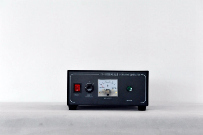 Analoger 100-W-Ultraschallgenerator für Smartcard-Schweißen 60-kHz-Einbettung