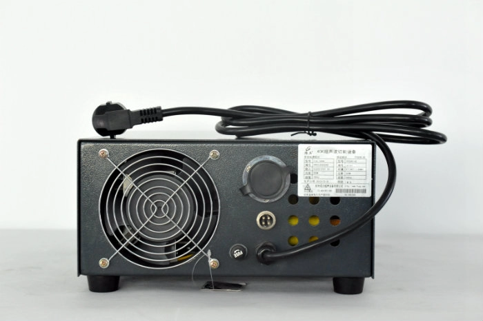 Analoger 100-W-Ultraschallgenerator für Smartcard-Schweißen 60-kHz-Einbettung