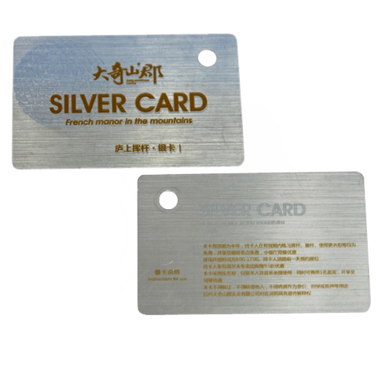 Silberfarbene VIP-Karte aus gebürstetem Edelstahl