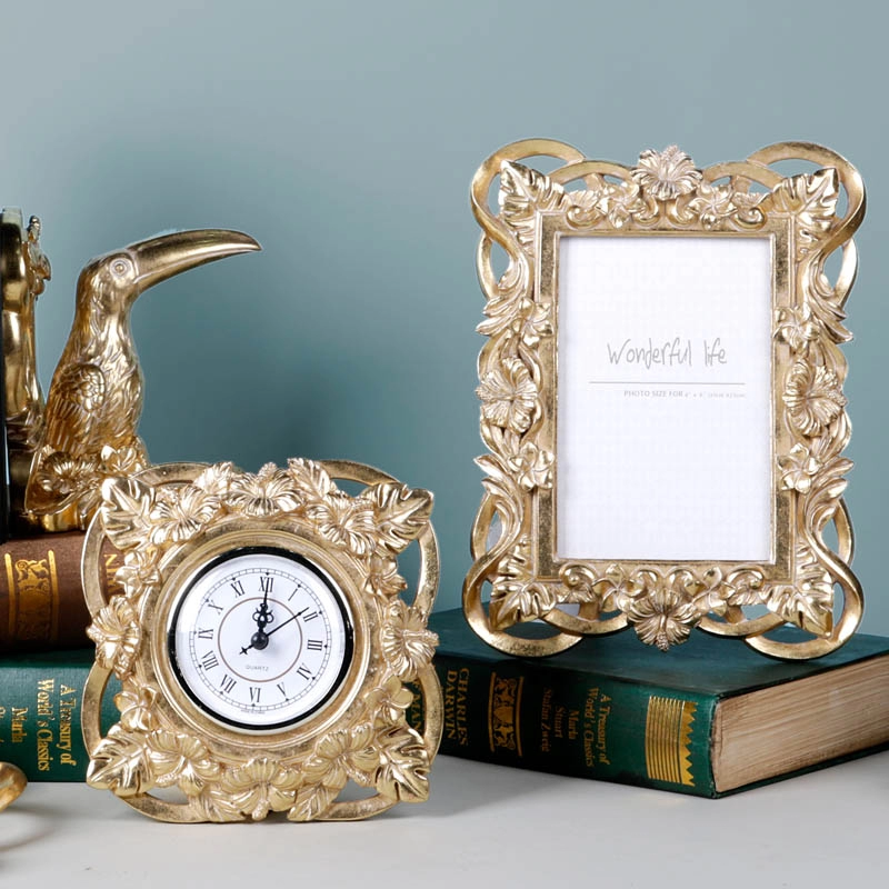 Klassische Blumenfotorahmenkollektion mit Tablett und Uhr