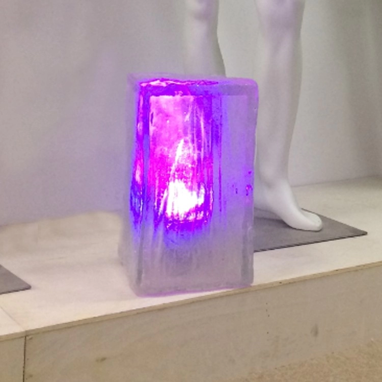 Gefälschtes Kristall-Eiswürfel-Harzhandwerk für Schaufenster im Einzelhandel