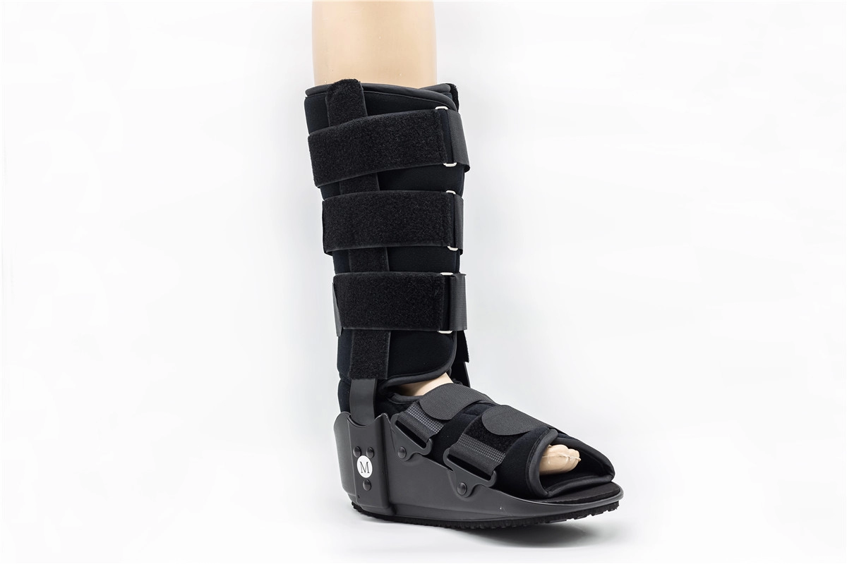 Hohe 17-Zoll-Stiefelstützen mit festen Nocken und Aluminiumstreben zur Unterstützung bei Verletzungen oder gebrochenen Knöcheln