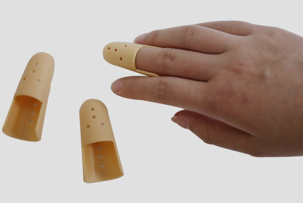 Medizinische und atmungsaktive Stack-Fingerschienenorthesen aus starrem Kunststoff in sieben Größen