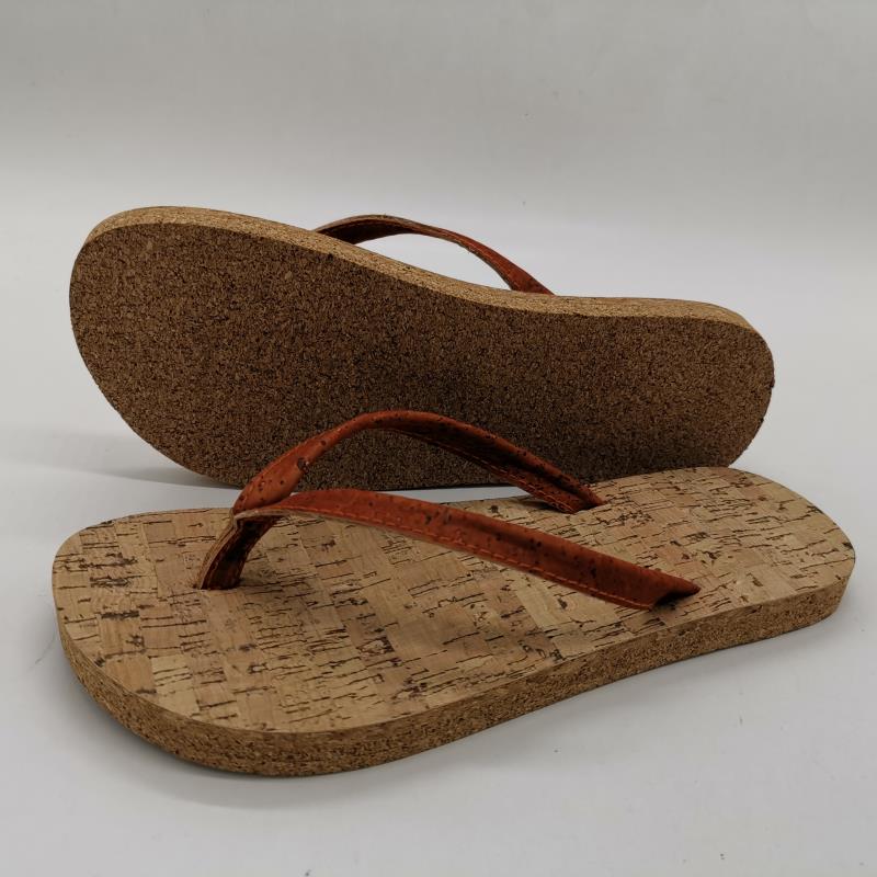 Strand-Sandalen mit Korksohle. Umweltfreundliche Tanga-Sandale für Herren
