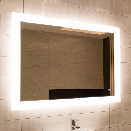 An der Wand befestigter LED-beleuchteter Badezimmerspiegel mit Antibeschlag