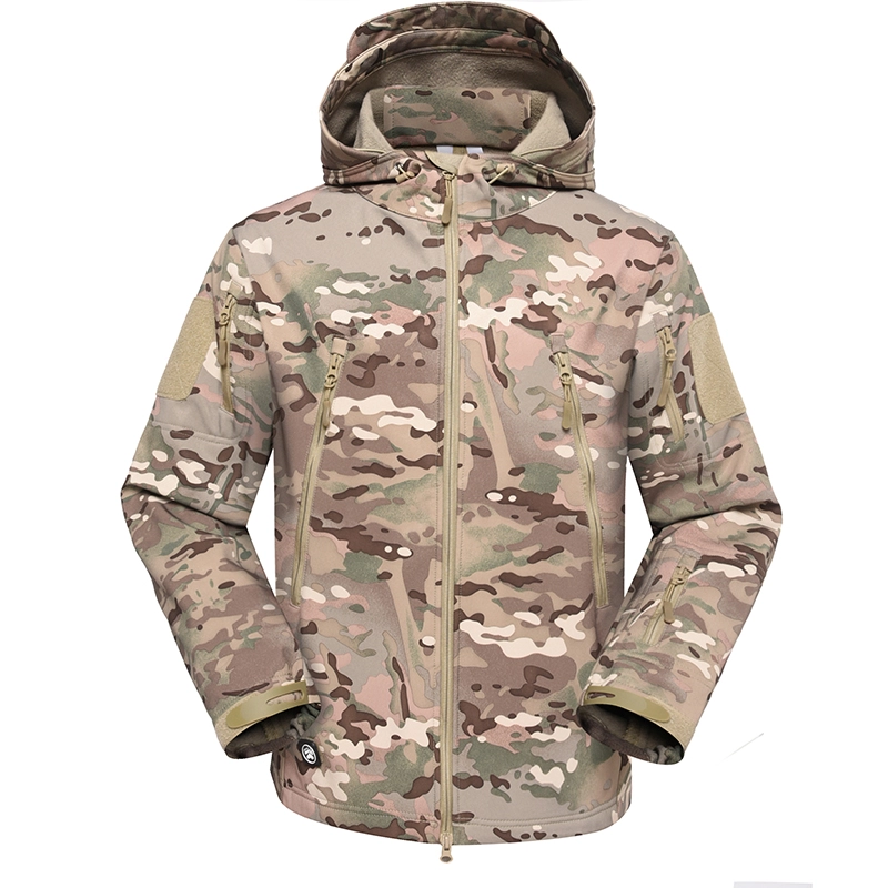 Winter-Fleecejacke im Military-Stil mit mehreren Camouflage-Mustern