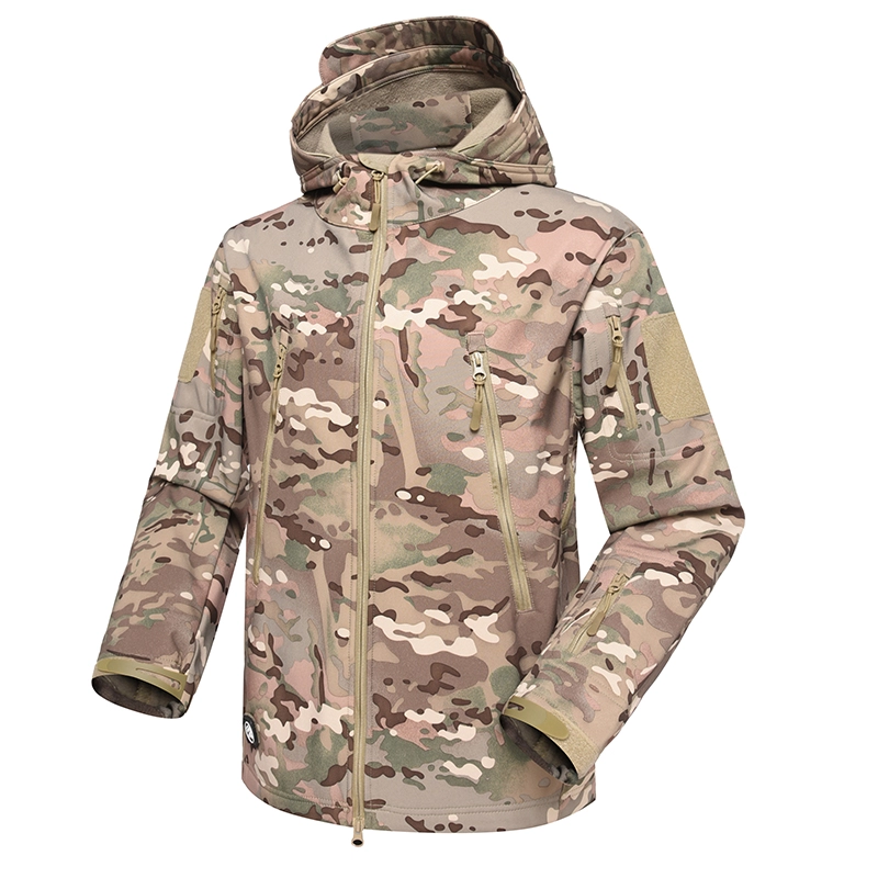 Winter-Fleecejacke im Military-Stil mit mehreren Camouflage-Mustern