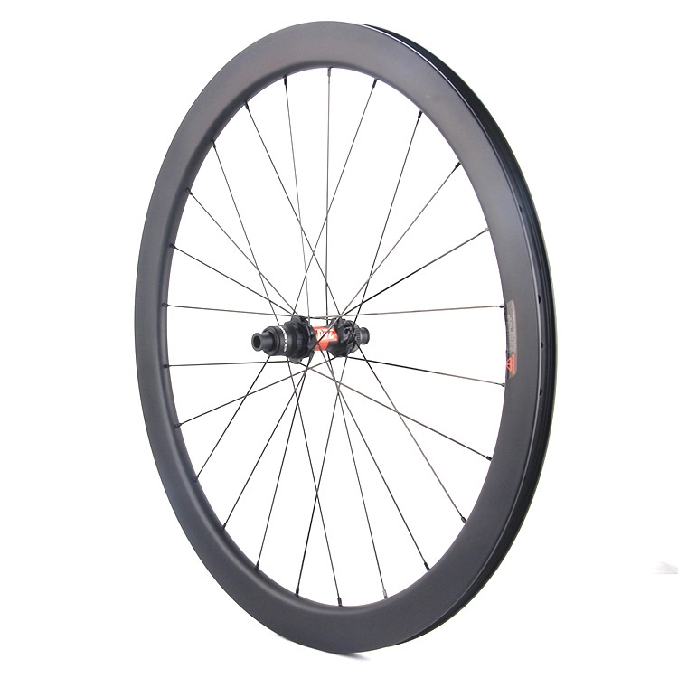 Leichter Carbon-Rennrad-Scheibenlaufradsatz mit DT240-Centerlock-Naben und Sapim-Speiche